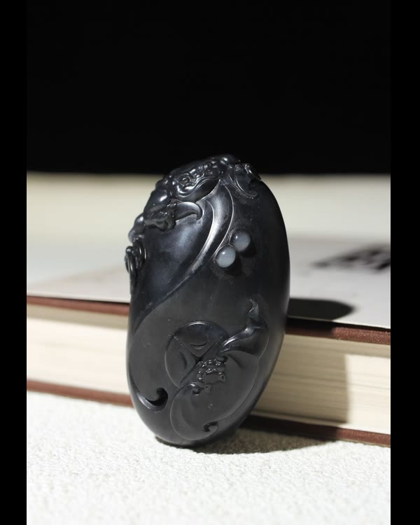 Black Jade Golden Toad & Bat Hand Piece