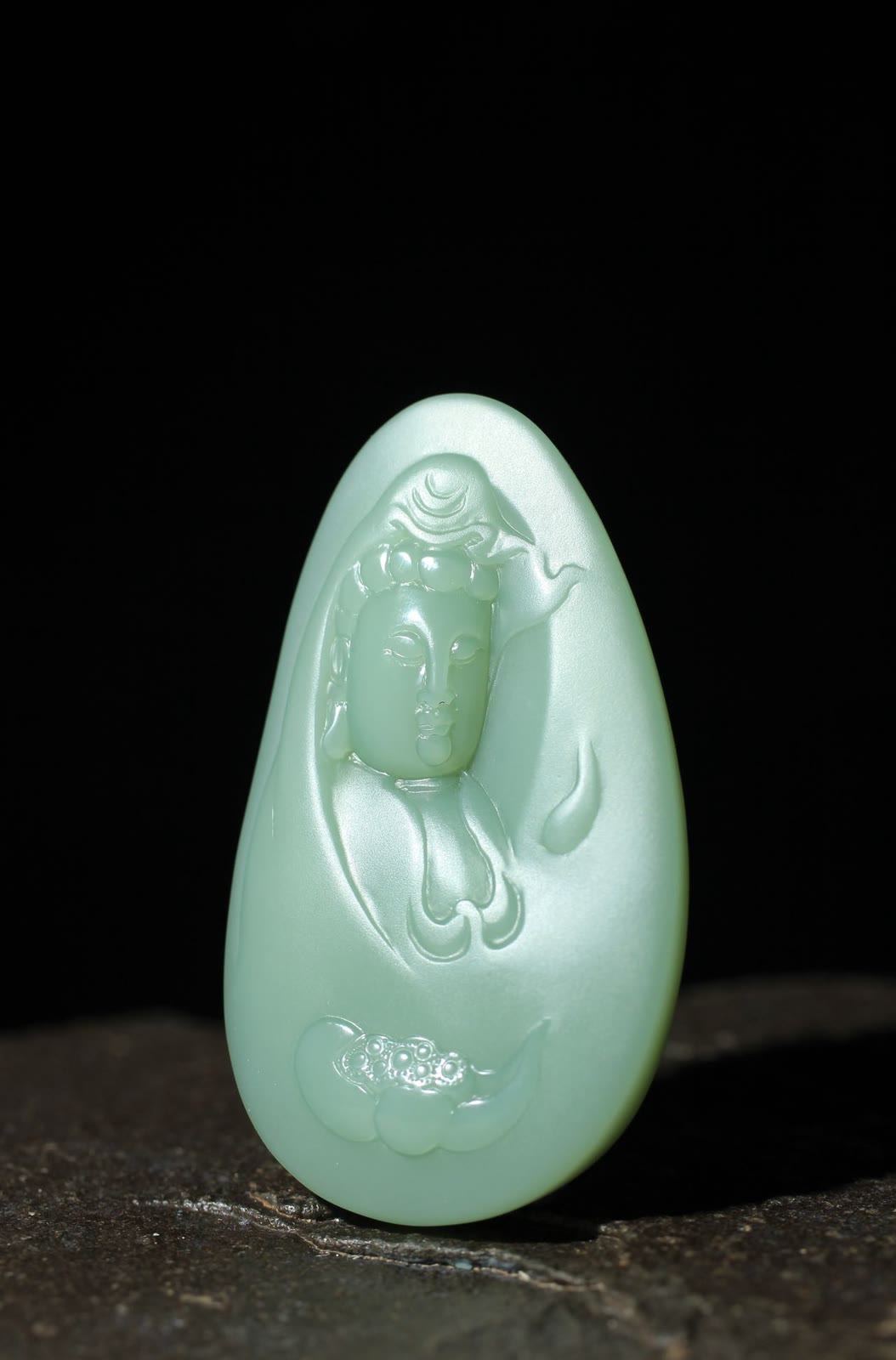 Nephrite Fen Qing Guanyin Plaque