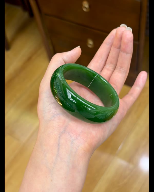 Nephrite Red Skin Spinach Green Wide Tire Bangle