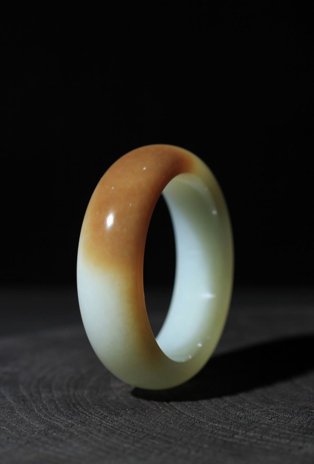 Qiemo Sugar White Bangle · Dark Brown Sugar